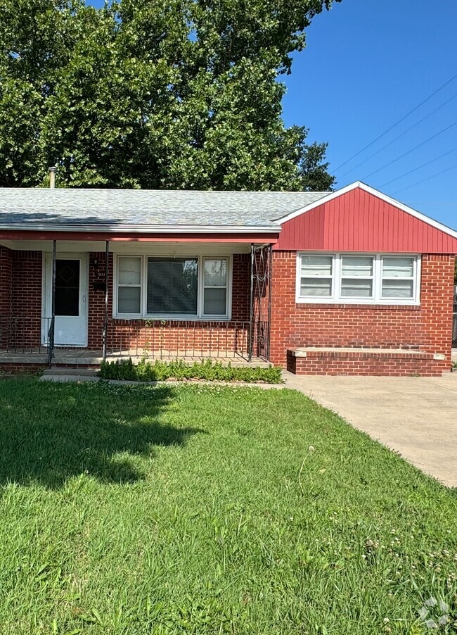Building Photo - 1033 N Woodlawn Blvd