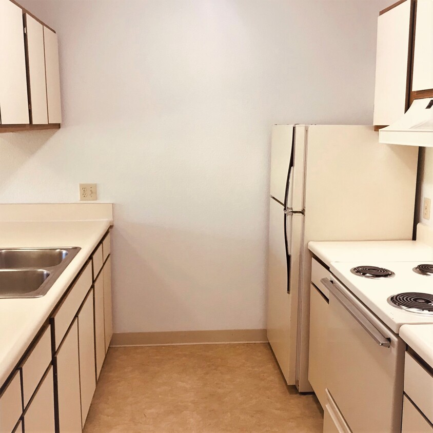 Kitchen - 900 W Territorial Rd