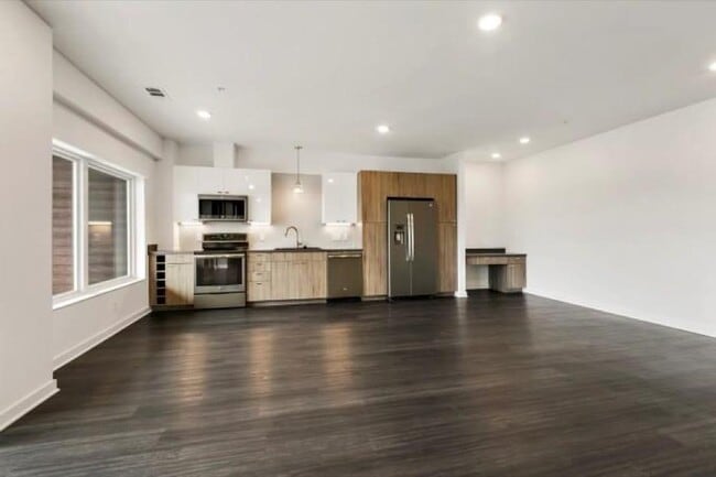 Building Photo - 4361 S Congress Ave