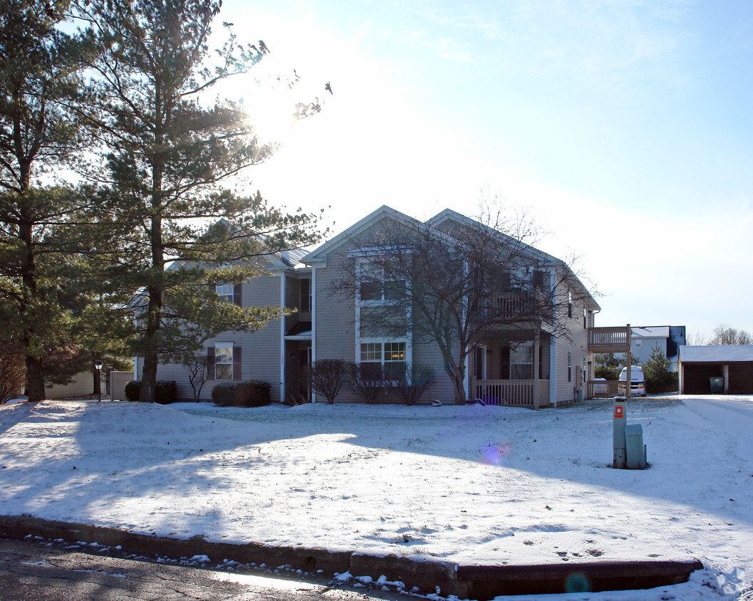 Building Photo - 7465 Huntington Dr