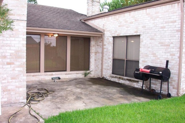 Foto del edificio - 6111 Sanford Rd