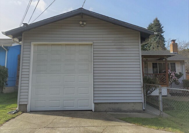 Building Photo - Spacious West Seattle Rambler with Huge Ga...