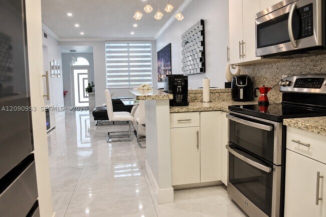 Foto del edificio - 4814 SW 145th Ave