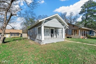Building Photo - 306 Wilkinson St