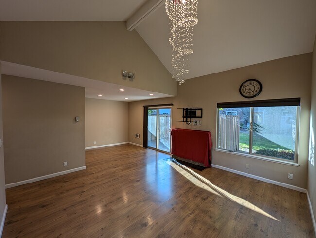 Building Photo - 2507 Kingwood Dr