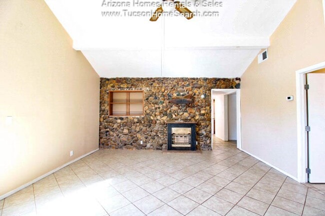 Building Photo - 801 E Halcyon Rd