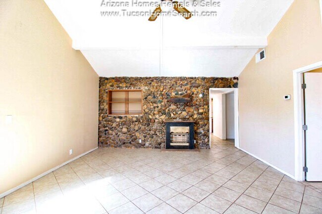 Foto del edificio - 801 E Halcyon Rd