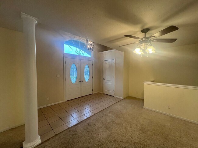 Building Photo - 5 Bedroom Home Located in Waynesville, MO!