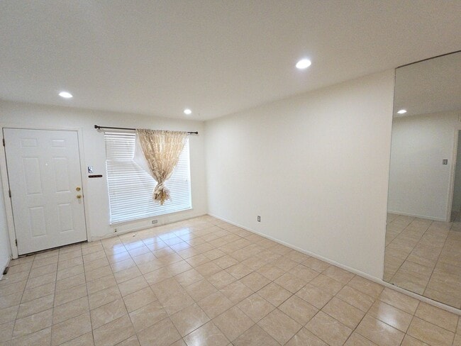 Building Photo - 14333 Memorial Dr