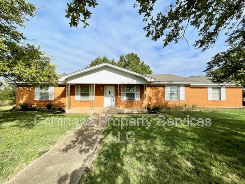 Foto principal - 1020 E McGregor Dr