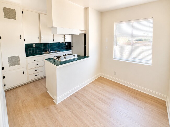 Photo - 1433 W 84th Pl (Los Angeles, CA) Apartment