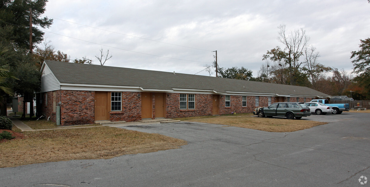 Building Photo - Gulf Breeze Apartments