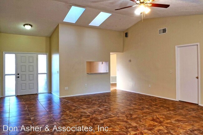 Foto del edificio - 4 br, 3 bath House - 1285 Blueberry Ct.
