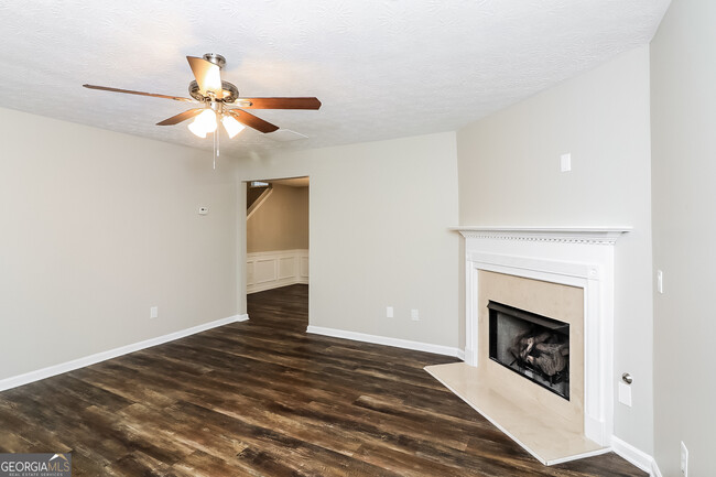 Foto del edificio - 9480 Lakeview Rd