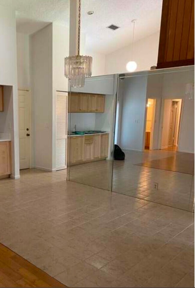 Foto del edificio - 4931 NW 86th Ave