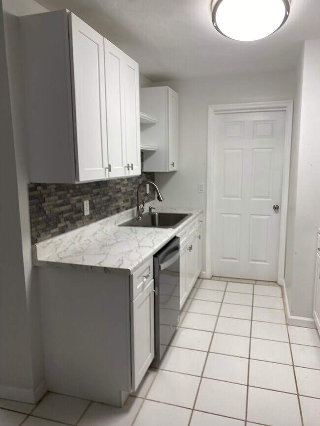 Building Photo - 1010 Alladin Dr