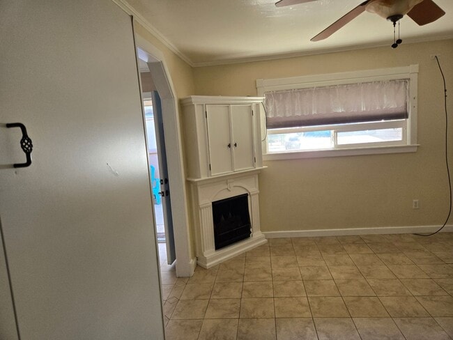Building Photo - 1 bedroom apartment-steps from the beach