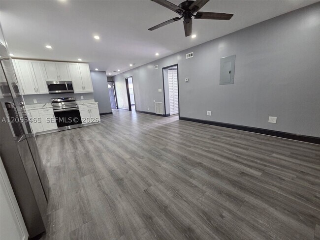 Foto del edificio - 8227 NW 39th St
