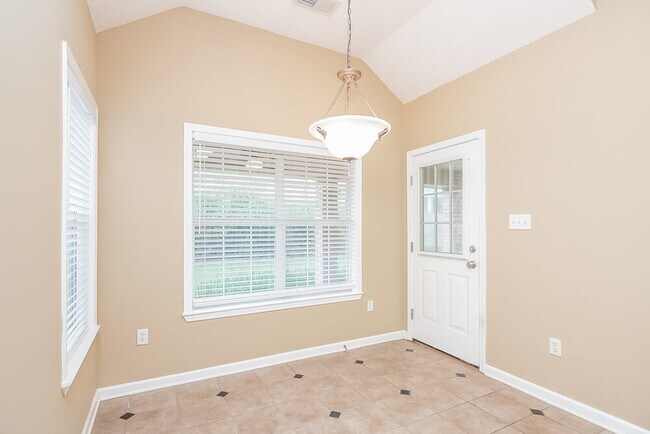 Foto del edificio - 84 Forked Creek Pkwy