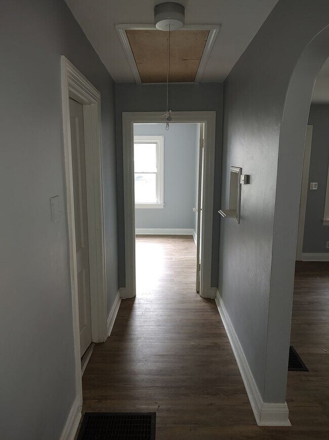 Building Photo - Sneak Peak :Cozy 2 Bedroom & 1 Bath Cottage