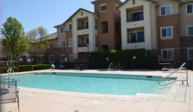 Foto del edificio - 1360 Shady Ln