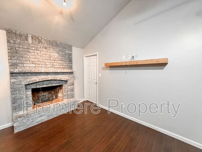 Building Photo - 7012 N Winan Ave