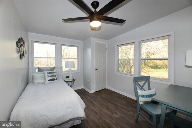 Building Photo - 4120 Calvert Dr