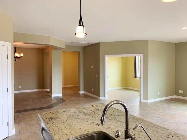 Building Photo - 8937 E Princess Dr