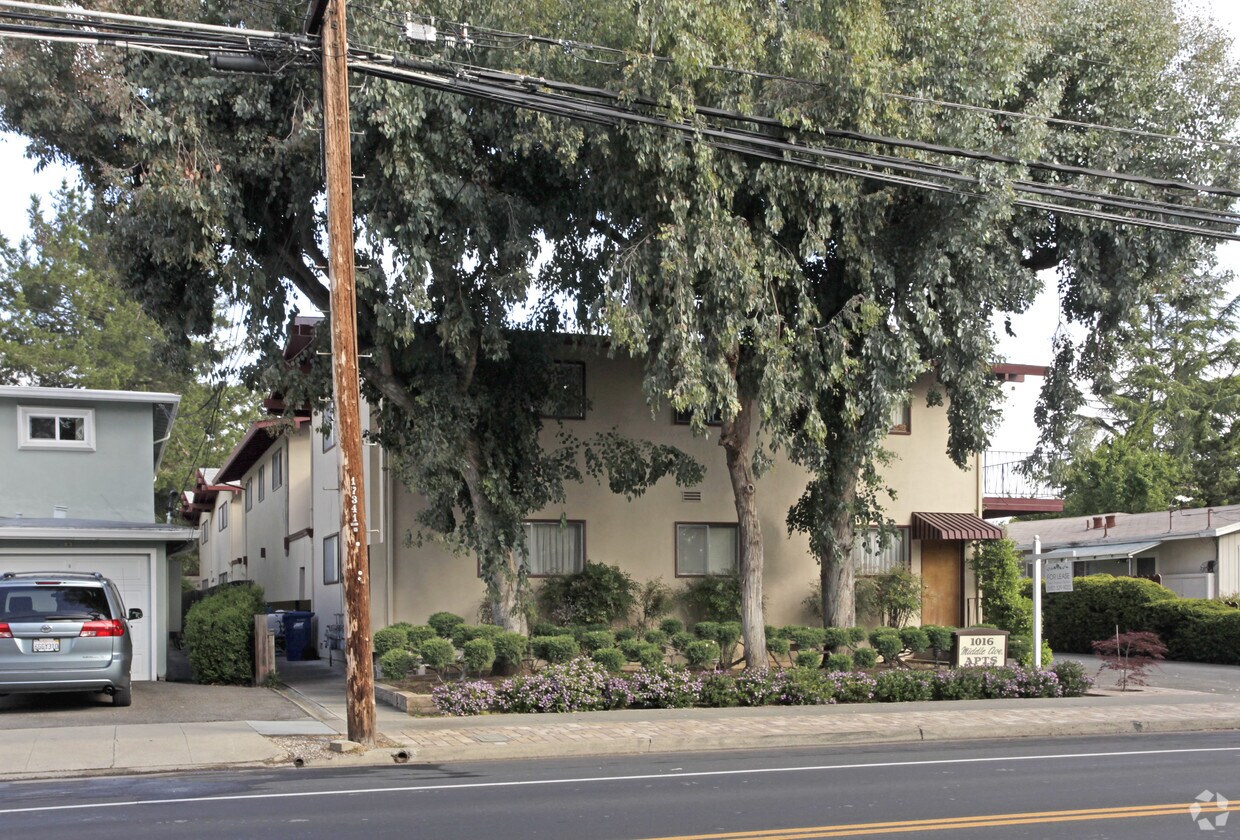 Foto del edificio - Middle Ave Apt
