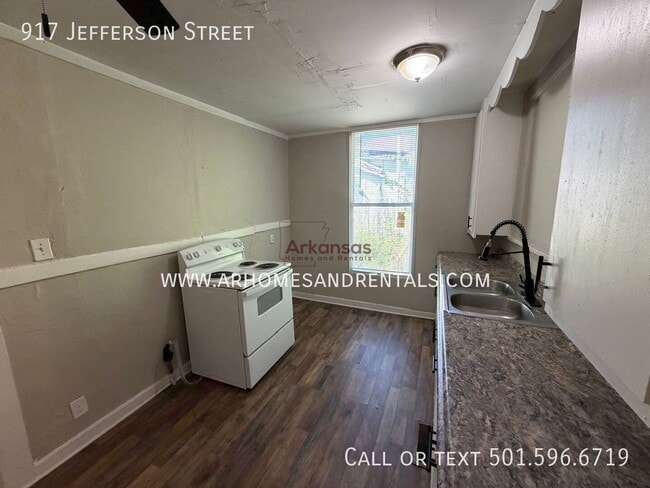Building Photo - 917 Jefferson St