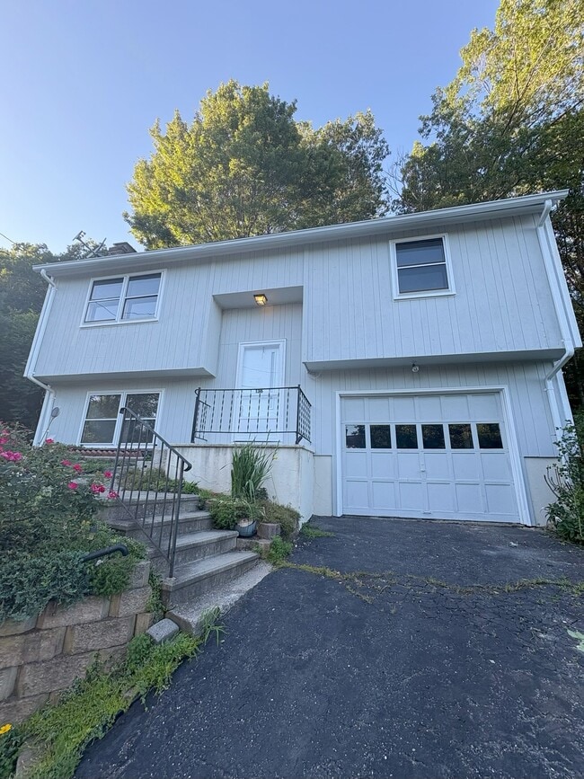 Building Photo - 136 Millard St