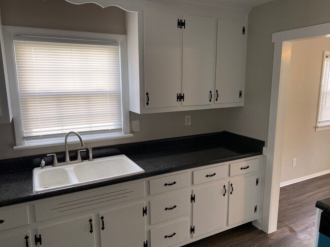 Foto del edificio - Charming home in Highland Springs