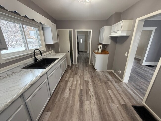 Building Photo - 608 Cooper Ave