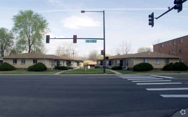 Building Photo - East Yale Town Homes
