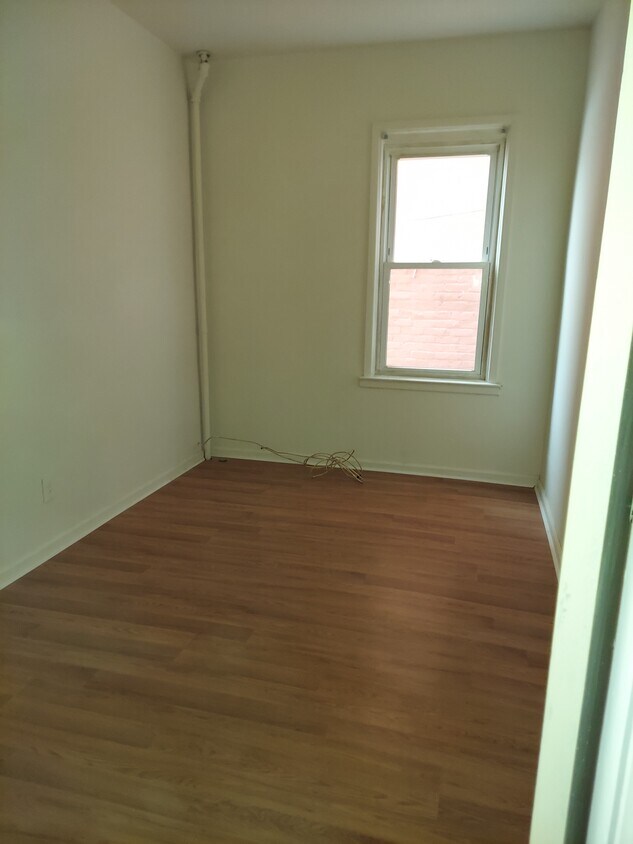 Building Photo - 2117 W 11th St