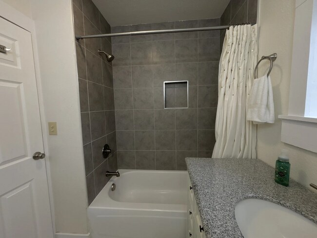Foto del edificio - 590 N 9th E