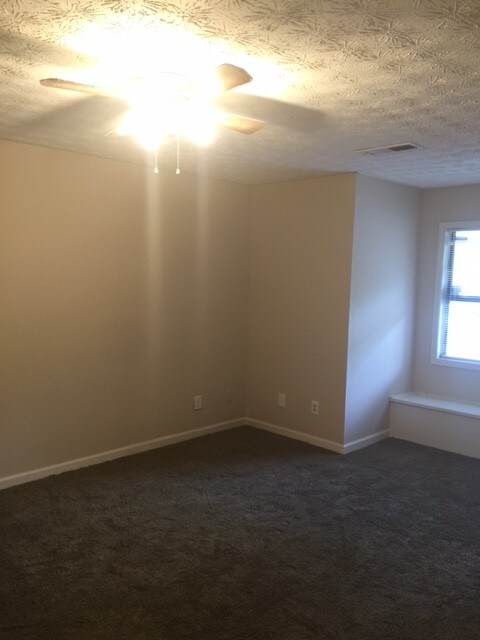 Building Photo - 1116 Summer Brook Rd