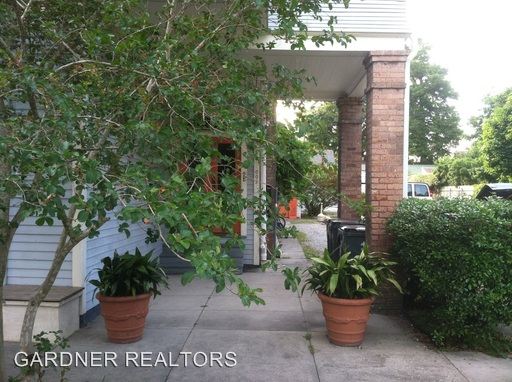 Building Photo - 802 Fern St