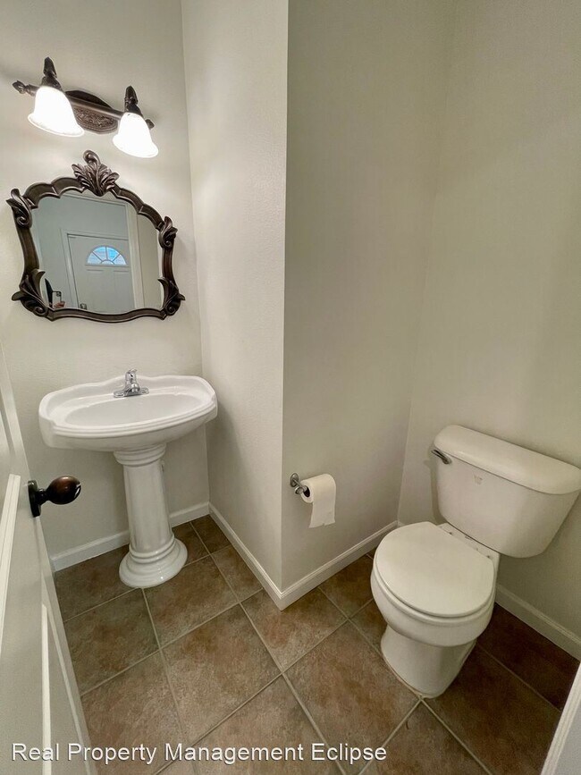 Building Photo - 3 br, 2.5 bath House - 15405 35th Ave. W U...