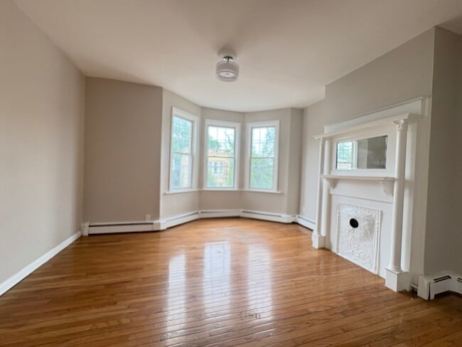 203 Armstrong Ave 2L - 205 Armstrong Ave