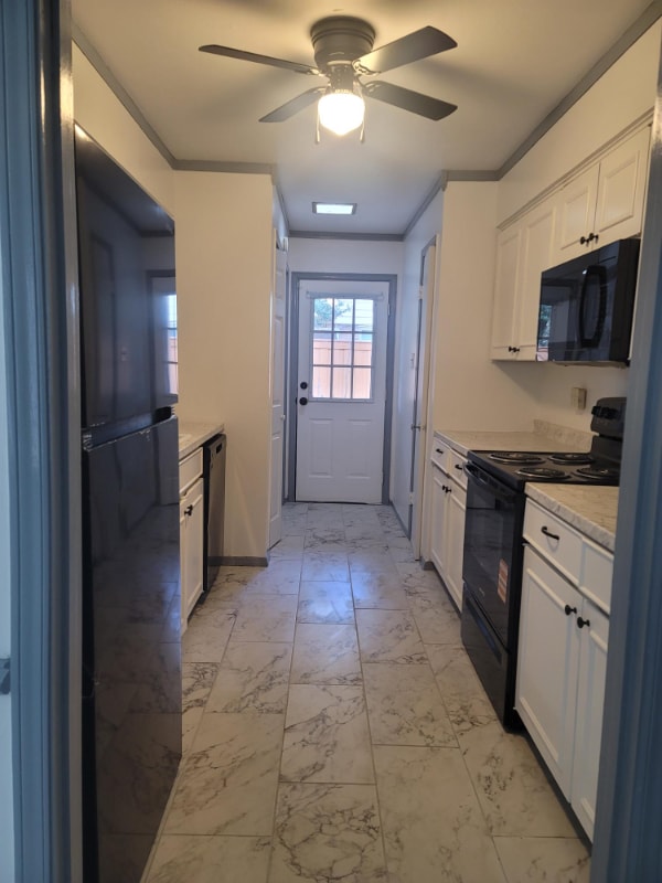 Building Photo - 7945 Habersham Ln