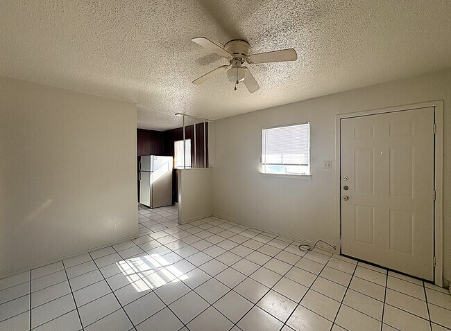 Building Photo - 602 Sunset Ln