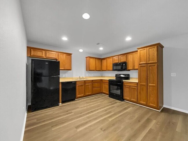 Building Photo - 411 NW Woodbury Dr