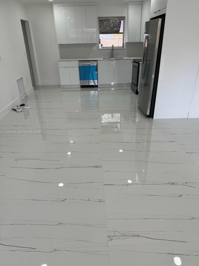 Foto del edificio - 111 SW 8th Ct