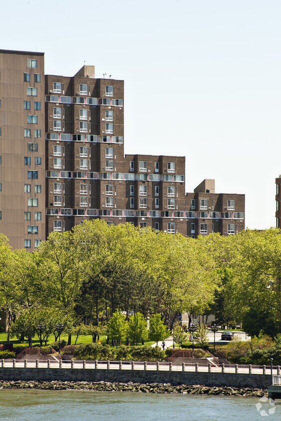 Roosevelt Landings Apartments New York, NY