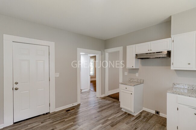 Foto del edificio - NOW OFFERING HALF OFF THE FIRST FULL MONTH...
