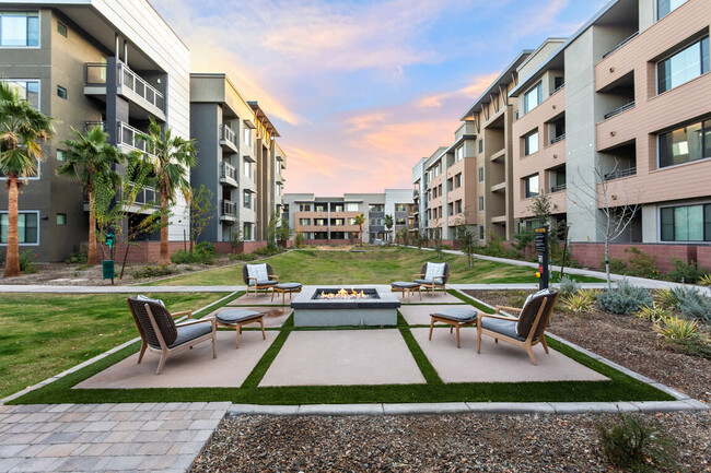 Building Photo - The Retreat at Rio Salado