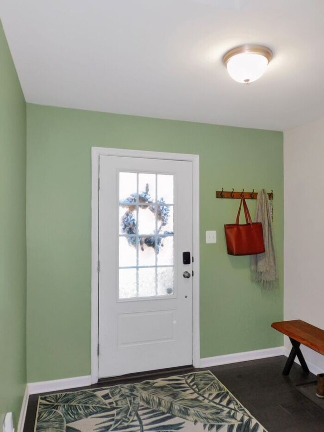 Building Photo - 4-bedroom townhouse in Wildewood