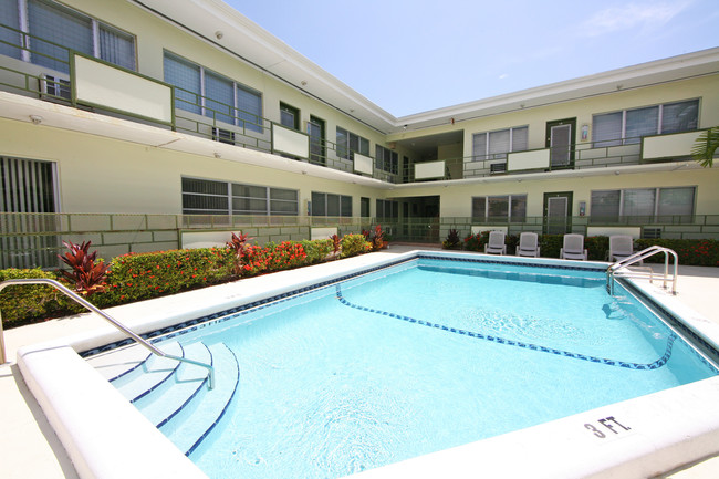 MAKE A SPLASH IN OUR SPARKLING POOL - Crestview Apartments