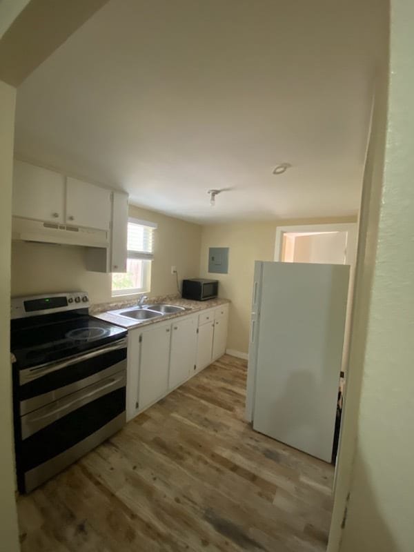 Kitchen - 2241 Gumwood Ave